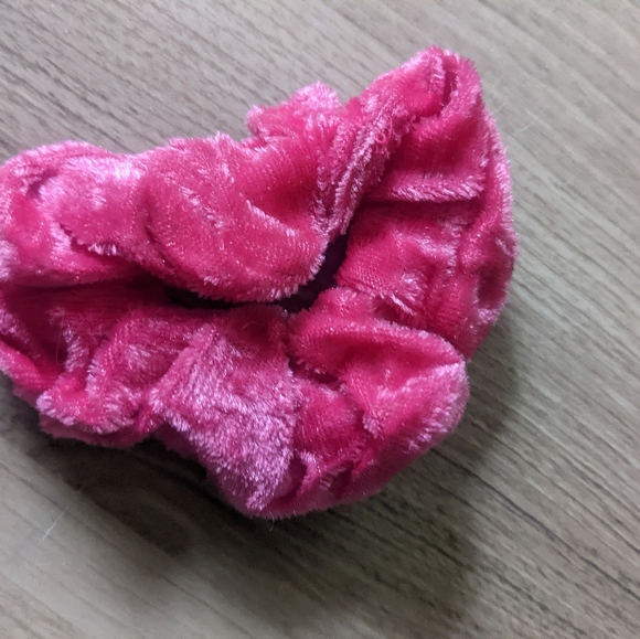 Rainbow velvet scrunchie set! - Picture 4 of 6